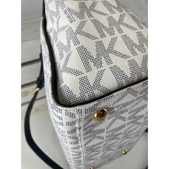 MICHAEL KORS, LARGE SIGNATURE PRINT LEATHER CROSSBODY BAG - Picture 9 of 14